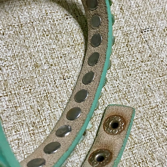 Green Leather Floral Bracelet with Metal Accents - Picture 15 of 16